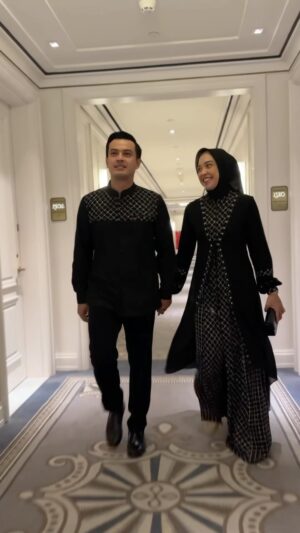 Temmy Rahadi Instagram - GiveAway GiveAway Dress Madeira Gratis …

Ready to Pre-Order Raya Couple Series Madeira 
Jumat 1 Maret Jam 10 Pagi 

Bakal ada Giveaway Dress Madeira, buat kalian yang beruntung 💯, caranya cukup jawab “Siapakah Model Pria yg sedang mengenakan Koleksi Koko Raya Madeira ?? “

Jangan Lupa Share, dan comment jawaban kamu, serta jangan lupa mention 2 orang teman muslimah kalian yg lagi cari baju couple buat lebaran atau ke undangan,  2 orang Yang beruntung akan mendapatkan Koleksi Raya Madeira Gratiss 💯, Good Luck 🫰🏻