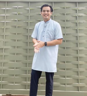 Temmy Rahadi Instagram - Bukan cuma laper sama hausnya aja yg ditahan.
Tp semangat ibadahnya juga ditambah.
Semangat ya puasanya 😊😘.
.
.
.
📸: istri ❤️
👕: @makhtab.id