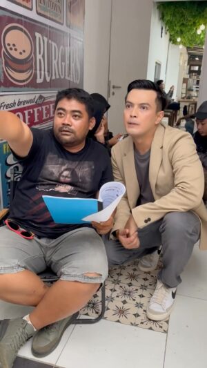 Temmy Rahadi Instagram - Hai #KawanAksi! Kalau kamu punya proposal untuk film pendek, sekarang saatnya untuk mewujudkan ide ceritamu menjadi nyata, lho!

Yuk, ikutan ACFFEST atau Anti-Corruption Film Festival! Ada kompetisi ide cerita yang dibuka sampai tanggal 15 Juli 2023. 

#KawanAksi berkesempatan untuk mendapatkan dana produksi sebesar Rp30.000.000 dan bimbingan mentor professional juga.

Gimana cara ikutannya? Bisa cek link ini : bit.ly/ACFFEST2023  dan bisa kepoin instagram @acffest.kpk

Kompetisi Ide Cerita cuma sampe 15 Juli 2023. So, Jangan sampe kelewatan ya!

#LawanKorupsi #BerawalDariKita #ACFFest2023