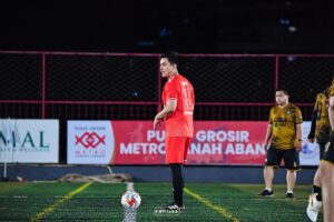 Temmy Rahadi Instagram - Fun Football sebelum ramadhan bareng  @studio2fc 

Selamat menjalankan ibadah puasa ya, lancar puasanya dan berkah buat kita semua.. Amin 🤲.