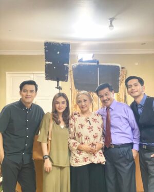 Temmy Rahadi Instagram - Mumpung belum take jd photo2 dulu.
.
Ada yg tau Mega series suara hati istri Kayla season 2 kira2 cerita gmn???
🎬📺.