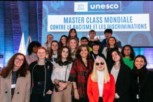 Tenoch Huerta Mejía Instagram - Gracias por abrir el diálogo con los morritos y por la invitación! @unesco #MasterClass Contra el racismo y la discriminación #paris2023 @gabrielailianramos @lindatinio #JuanPablo y todo el equipo #fightracism