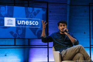 Tenoch Huerta Mejía Instagram - Gracias por abrir el diálogo con los morritos y por la invitación! @unesco #MasterClass Contra el racismo y la discriminación #paris2023 @gabrielailianramos @lindatinio #JuanPablo y todo el equipo #fightracism