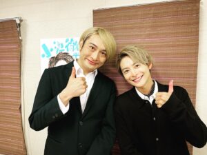 Teppei Koike Instagram - 小池さん家のてっちゃんねるではJPさんとのコラボです😆
小池愛をストレートにぶつけてくれて、楽しかったし嬉しかった〜🤣

#小池さん家のてっちゃんねる
#JP
#モノマネ
#このコラボのために髪を染めてくれたらしいですよ
#嬉しすぎた
#あ、頭皮めちゃ痛かったらしいです
#JPさん応援してます