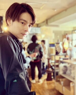 Teppei Koike Instagram - 教場0にゲスト出演させてもらいました！
ありがとうございました🙇‍♂️
木村さんとは初共演でした。この作品に出演させてもらいとても嬉しかったです。
現場ではお気遣い頂き、刺激をもらい、楽しく撮影させてもらいました😆

そして、ソニンとの映像初共演！
舞台の時とはまた違いすぎる設定で、現場ではよく笑ってました。
ソニンさん怖かったもんね😂笑

名越さんは体調悪そうに見えるけど、小池さんはめちゃめちゃ元気なのでした🙌

#風間公親ー教場0ー