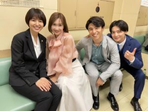 Teppei Koike Instagram - 龍山高校同窓会✨
みーんなほんとに大好きだ。
いつか全員揃って先生と一緒に飲める日がきますように🙌

そして、新たな後輩達も撮影お疲れ様でした‼️感動をありがとう😆

#ドラゴン桜
#同窓会
#サプライズ出演ってドキドキするね