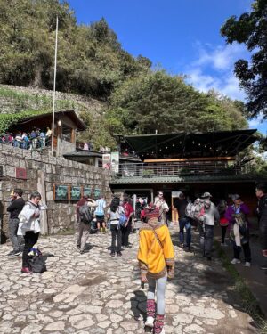 Teresa Instagram - Peru 🇵🇪 Machu Picchu ①

將夢想清單劃上原來是這種感覺

原本到之前馬丘比丘是關閉的
想著轉了三次機
飛了30幾個小時
有可能看不到嗎？
抱著這樣的心情出發了

結果我們抵達的隔天是開放的第1天！
我們就在人潮稀少的情況下進去了！
如此幸運，真是太感謝了🥹

(僅僅開放2天就又關閉了)

謝謝田水 @natalietien 
否則我真的不知道自己此生有沒有機會和動力來到這裡

能跟妳一起完成這件事真的是我的榮幸

We made it!!!!

當然我們不只有這個行程
還有好多照片和記錄待發🇵🇪

#peru #machupicchu #馬丘比丘 #祕魯