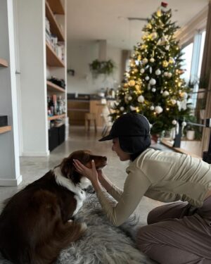 Teresa Instagram - 雖然是灰濛濛又濕又冷的阿姆斯特丹
但旅途中感受到的友誼、療癒、藝術和聖誕氛圍，

都讓身心眼界開闊✨

待春暖花開時再來一趟吧

#amsterdam