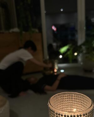 Teresa Instagram - 雖然是灰濛濛又濕又冷的阿姆斯特丹
但旅途中感受到的友誼、療癒、藝術和聖誕氛圍，

都讓身心眼界開闊✨

待春暖花開時再來一趟吧

#amsterdam