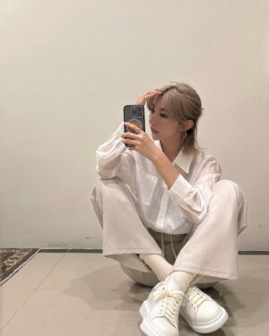Teresa Instagram - 注意到將近一個月沒更新貼文(限動倒是沒少發)

「 很認真在線下生活呢! 」  摸了摸自己的頭👍🏼

///

這一個月的自己☺️