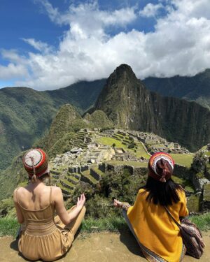 Teresa Instagram - Peru 🇵🇪 Machu Picchu ①

將夢想清單劃上原來是這種感覺

原本到之前馬丘比丘是關閉的
想著轉了三次機
飛了30幾個小時
有可能看不到嗎？
抱著這樣的心情出發了

結果我們抵達的隔天是開放的第1天！
我們就在人潮稀少的情況下進去了！
如此幸運，真是太感謝了🥹

(僅僅開放2天就又關閉了)

謝謝田水 @natalietien 
否則我真的不知道自己此生有沒有機會和動力來到這裡

能跟妳一起完成這件事真的是我的榮幸

We made it!!!!

當然我們不只有這個行程
還有好多照片和記錄待發🇵🇪

#peru #machupicchu #馬丘比丘 #祕魯
