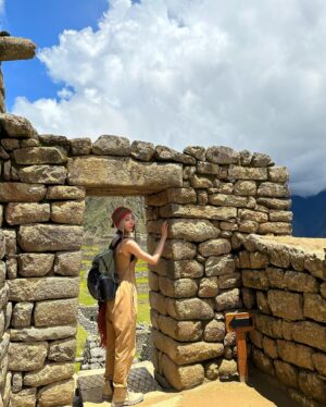 Teresa Instagram - Peru 🇵🇪 Machu Picchu ①

將夢想清單劃上原來是這種感覺

原本到之前馬丘比丘是關閉的
想著轉了三次機
飛了30幾個小時
有可能看不到嗎？
抱著這樣的心情出發了

結果我們抵達的隔天是開放的第1天！
我們就在人潮稀少的情況下進去了！
如此幸運，真是太感謝了🥹

(僅僅開放2天就又關閉了)

謝謝田水 @natalietien 
否則我真的不知道自己此生有沒有機會和動力來到這裡

能跟妳一起完成這件事真的是我的榮幸

We made it!!!!

當然我們不只有這個行程
還有好多照片和記錄待發🇵🇪

#peru #machupicchu #馬丘比丘 #祕魯
