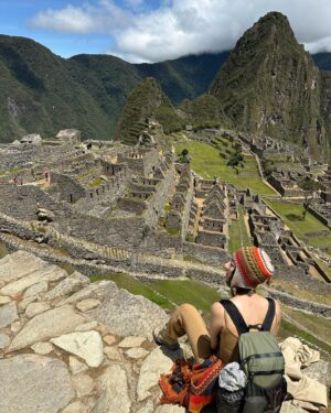 Teresa Instagram - Peru 🇵🇪 Machu Picchu ①

將夢想清單劃上原來是這種感覺

原本到之前馬丘比丘是關閉的
想著轉了三次機
飛了30幾個小時
有可能看不到嗎？
抱著這樣的心情出發了

結果我們抵達的隔天是開放的第1天！
我們就在人潮稀少的情況下進去了！
如此幸運，真是太感謝了🥹

(僅僅開放2天就又關閉了)

謝謝田水 @natalietien 
否則我真的不知道自己此生有沒有機會和動力來到這裡

能跟妳一起完成這件事真的是我的榮幸

We made it!!!!

當然我們不只有這個行程
還有好多照片和記錄待發🇵🇪

#peru #machupicchu #馬丘比丘 #祕魯