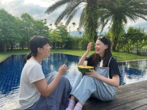 Teresa Daley Instagram - Experimenting with how to successfully combine two of my favorite things, vodka and watermelon.

夏天的小玉西瓜，最適合跟伏特加結婚了。

📷 @yctomlee 
@poipoi1102 

#summervibes #yilan #taiwan #vodkawatermelon