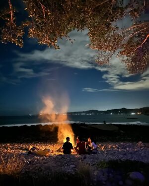 Teresa Daley Instagram - A night bathed in moonlight shared with twinkling souls.

We sang a sacred chant to the moon and wished you forever blessed by the universe.

My dear, how wonderful life is while you’re in the world.

Happy birthday.

📷 @viviendai0722 @remiimartinii