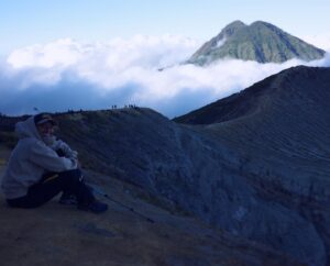 Teresa Daley Instagram - A moment shared on the top of Ijen together with beautiful souls.

#earthwallet #soulrich #balinftweek #creativeretreat #griiix #ricohgr3 #ricoh