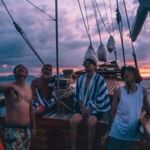 Teresa Daley Instagram - Beautiful ppl in Bali 🤍
Pictured by 📷 @annamariayang