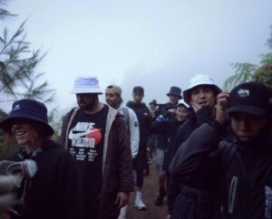 Teresa Daley Instagram - A moment shared on the top of Ijen together with beautiful souls.

#earthwallet #soulrich #balinftweek #creativeretreat #griiix #ricohgr3 #ricoh