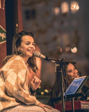 Teresa Macedo Instagram - X-Mas Vibes 🎄🧡🎄

📸 by Mr. @macedo 

#xmasmusic #xmas #xmasspirit #singing #xmasvibes #concert #christmassong #happychristmas #music