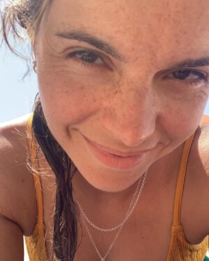 Teresa Macedo Instagram - “Accept yourself, with all your shortcomings. You don't complain that water is wet, or that rocks are hard. Just observe, change the things you can't stand, and accept the rest without argument or shame.”

Hoje li este pensamento e fez-me muito sentido ❤️

#pensamentododia #attheendoftheday #inspiration #acceptyourself #withoutshame #nofilter #wrinklesarebeautiful