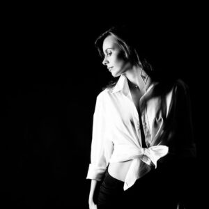 Teresa Macedo Instagram - Parabéns @alipio_padilha! 
Celebro o teu dia com a tua arte! 👏🏻👏🏻 
Um dia incrível para ti! 😘😘

📸 by @alipio_padilha 
Make-up 💄💋 by @sandrapmakeup 

#congrats #photoshoot #photography #b&w #photooftheday #lostphoto #bw #artphotography #happybirthday