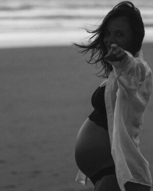 Teresa Macedo Instagram - ________November feeling________
 🫶🏻

 
 📸 by @macedo

#pregnancy #bw #bwphotography #photooftheday #proudtummyowner
