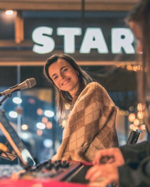 Teresa Macedo Instagram - X-Mas Vibes 🎄🧡🎄

📸 by Mr. @macedo 

#xmasmusic #xmas #xmasspirit #singing #xmasvibes #concert #christmassong #happychristmas #music