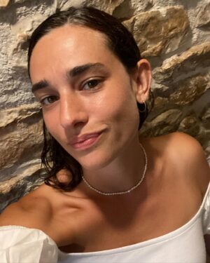 Teresa Romagnoli Instagram - troppo facile fare il recap vacanze.
e infatti di seguito vari selfie inviati tramite messaggistica istantanea durante l’estate