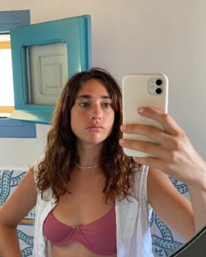 Teresa Romagnoli Instagram - troppo facile fare il recap vacanze.
e infatti di seguito vari selfie inviati tramite messaggistica istantanea durante l’estate