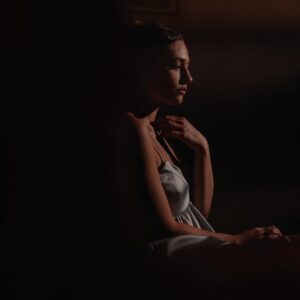 Teresa Romagnoli Instagram - “Quando posso contare su me stessa, quando non devo gravare sugli altri, questo mi fa sentire a casa, perché casa è dove ho le cose che mi permettono di stare bene. (…) Per me casa è poter avere confidenza con un luogo e con una persona, e fare cose che farei a casa mia” 🤍

@teresaromagnoli #TB
•
•
•
#teresaromagnoli #mentalhealth #selfcare #selflove 
#mentalhealthawareness #mentalhealthmatters
#salutementale #beautiful #body #bodypositive
#bodypositivity #intervista #inspo #love #cinema
#cinemaitaliano #goodtimes #theitalianreve