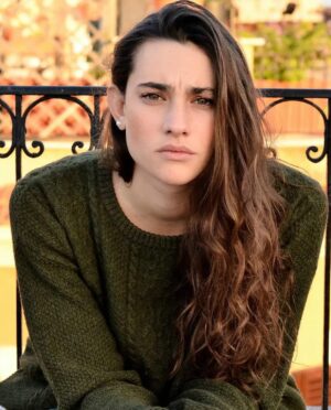 Teresa Romagnoli Instagram - recap:

- io stanca
- una casa non mia in cui mi sento a casa
- l’oro mi piace
- un piccione si è schiantato sulla mia finestra
- come vorrei mi tornassero i capelli