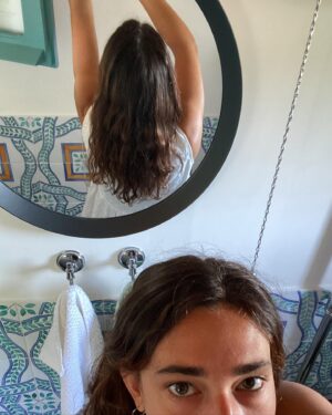 Teresa Romagnoli Instagram - troppo facile fare il recap vacanze.
e infatti di seguito vari selfie inviati tramite messaggistica istantanea durante l’estate