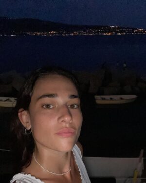 Teresa Romagnoli Instagram - troppo facile fare il recap vacanze.
e infatti di seguito vari selfie inviati tramite messaggistica istantanea durante l’estate
