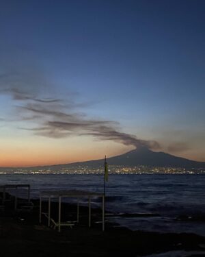 Teresa Romagnoli Instagram - Sicilia mon amour.
baciate dal sole e dall’Etna, coccolate e viziate da @alessandroenriquez_official 💕