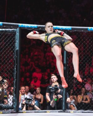 Tereza Bledá Instagram - Nastal čas skočit zpátky do zápasů 🥳
@reindersmma @frm_europe @oktagonmma 
#mma #mmafighter #fighter #mmafighters #fighetrs #mmafight #fight #mmafights #fights #oktagon #oktagonmma #mmatraining #training #jump #jumping #lifestyle #life #mmagirls #mmagirl