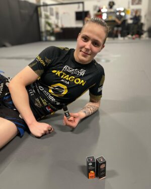 Tereza Bledá Instagram - Do 10.2. platí 40% sleva na všechny produkty @cbdes.cz se slevovým kódem: VALENTYN ❗️
#cbd #cbdproducts #cbdhelps #mmafighter #fighter #health