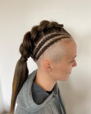 Tereza Bledá Instagram - Mockrát děkuji @_bebraids_ za copánky 🤩

#bebraids #copánky #copanky #braids #hairstyle #vlasy #braidstyle #mmagirl