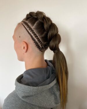 Tereza Bledá Instagram - Mockrát děkuji @_bebraids_ za copánky 🤩

#bebraids #copánky #copanky #braids #hairstyle #vlasy #braidstyle #mmagirl