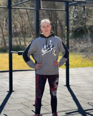 Tereza Bledá Instagram - Get some vitamin D ☀️

@reindersmma @frm_europe @oktagonmma 
#mma #mmatraining #training #mmafighter #fighter #champion #trainingday #sun #vitamind #outside #trainingoutside #outdoors #trainingoutdoors #workout #smile #lifestyle #life #nature