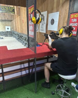 Tereza Bledá Instagram - Fun 😁

#mmafighter #fighter #thailand #gun #guns