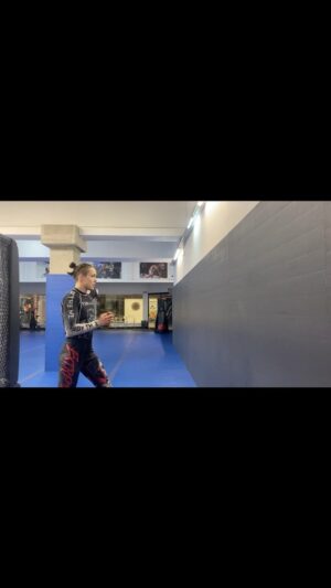Tereza Bledá Instagram - Pondělní cvičení reflexů 🧐

@reindersmma @frm_europe @oktagonmma 
#mma #mmafighter #fighter #mmafighters #fighters #fighterslife #wmma #mmatraining #training #mmaworld #mmalifestyle #lifestyle #reflex #champion