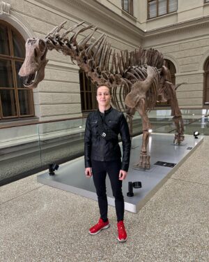 Tereza Bledá Instagram - Saturday history lesson 📖 

#history #fossil #dinosaur #dinosaurs #museum #education #saturday #freetime #prague #mmafighter #historylesson #amargasaurus #mmagirl