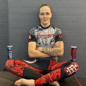 Tereza Bledá Instagram - Energie na tréninky a nejen na tréninky díky @hellenergy 💪🏻🥊
#hellenergy #mma #mmafighter #fighter #mmafighters #fighters #energydrink #energy #training #mmatraining