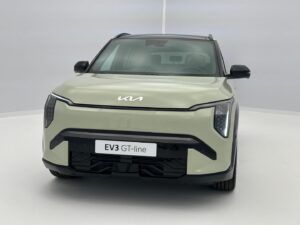 Tereza Tobiášová Instagram - Nová @kiaczech EV3. Konečně zase novej design mezi auty. Je moc neno málo?
Už brzy v @autosalon.tv