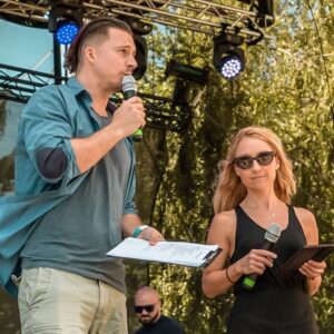 Tereza Tobiášová Instagram - Minulý týden jsem si užila krásný čtyři akce. Na třech jsem byla jako nováček, ale tahle…, pak první, ta byla tradiční a naprosto neskipnutelná!
@missagro pro mě už po miliontý a navíc s bonusem, že jsem tam kromě osvědčených super lidí (@karel_kasak, @karla_mrackova, @canterburryy, @djroxtar) měla i tyhle miláčky, co bych občas zabila 🤣👍🥰
@sebastian_officialni @martin_carev a @martin_mikyska 
👀 Dneska třetí díl Mikýřovy hysteorie na @primacooltv - Česko podle mě nehraje, tak koukejte koukat! Asi 21:15.