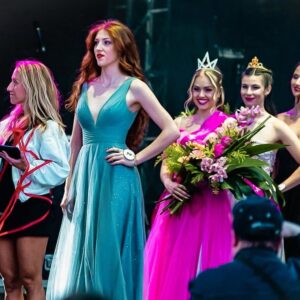 Tereza Tobiášová Instagram - Minulý týden jsem si užila krásný čtyři akce. Na třech jsem byla jako nováček, ale tahle…, pak první, ta byla tradiční a naprosto neskipnutelná!
@missagro pro mě už po miliontý a navíc s bonusem, že jsem tam kromě osvědčených super lidí (@karel_kasak, @karla_mrackova, @canterburryy, @djroxtar) měla i tyhle miláčky, co bych občas zabila 🤣👍🥰
@sebastian_officialni @martin_carev a @martin_mikyska 
👀 Dneska třetí díl Mikýřovy hysteorie na @primacooltv - Česko podle mě nehraje, tak koukejte koukat! Asi 21:15.