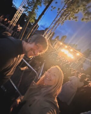 Tereza Tobiášová Instagram - Vikend jak víno! Tvrdej, sladkej, s peckou, prostě hrozno-víkend 🍇 Skvělej koncert @pmjofficial a výlet na @pragueairport 🥑