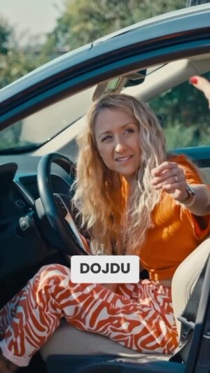 Tereza Tobiášová Instagram - Tak když je to z lásky, tak to snad Terka Móně odpustí. 😂 Další díl pořadu Bábovky a plechovky II už dneska ve 21.25 na COOLu! 📺

#primacool #babovkyaplechovky #auta #holky #zabava #monikatimkova #terezatobiasova #premiera #novinka #televize