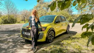 Tereza Tobiášová Instagram - Když je dneska ten první máj ❤️ milujte se a množte cokoli pozitivního. A bacha na auta! 
…dneska večer @autosalon.tv na @primacooltv