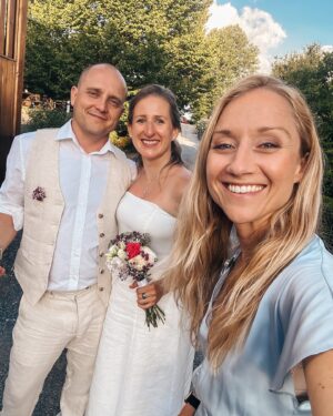Tereza Tobiášová Instagram - Odsvědčila jsem to, pobrečela jsem si, vyfotila a popřála lásku napořád @michaltobi6 @zuza.schmidt 
NOVÍ TOBIÁŠOVI ❤️
😇 a myslim, že nám to s @vaclavliska jde, že už jsme si za ta léta i podobný 🤣